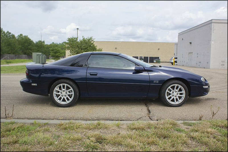 Illustration for article titled At $13,750, Will This 2000 Chevy Camaro SS Blow You Away?